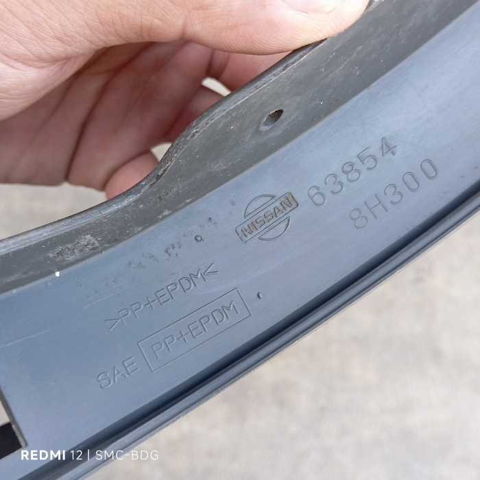 Mudguard Mud Guard Penahan Lumpur Roda Depan Kanan R Nissan Xtrail T30 Original Second