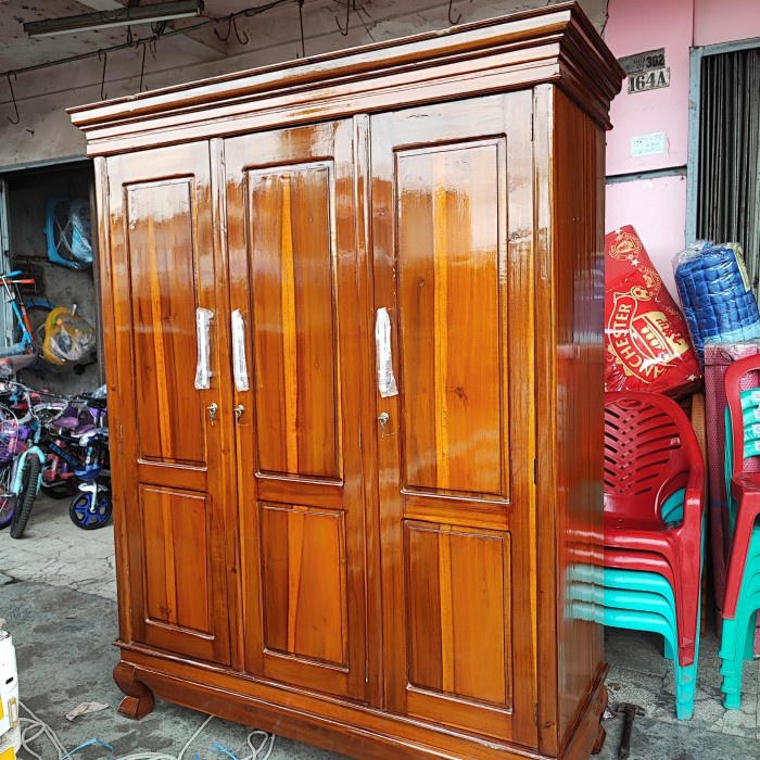 LEMARI JATI / LEMARI KAYU JATI 3 PINTU JUMBO :)