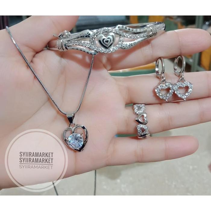 satu set perhiasan wanita dewasa kalung gelang anting cincin hati mata putih aksesoris Titanium/Anti
