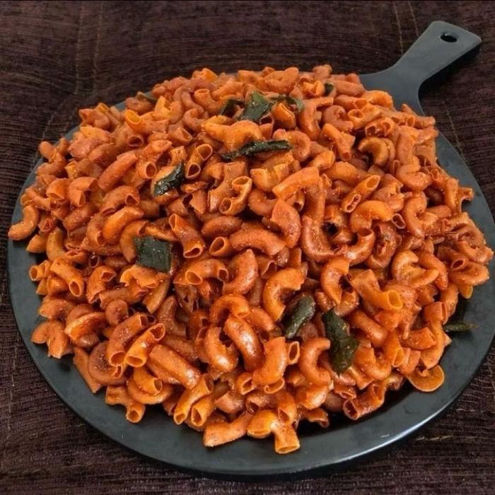 

MAKARONI CIKRUH 1 KG - MAKARONI GORENG PEDAS DAUN JERUK Snacks Cemilan
