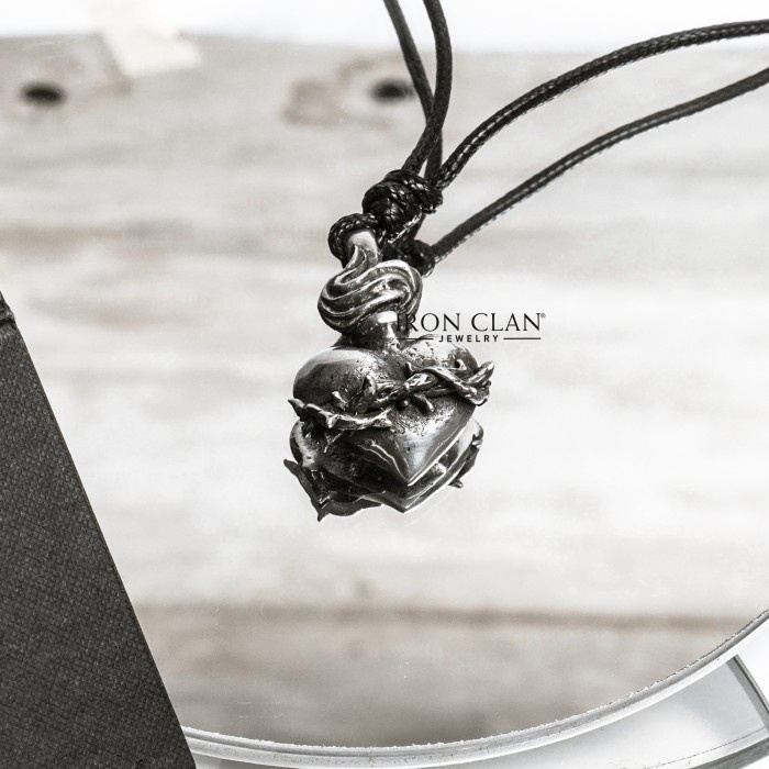 

Terlaris Sacred Heart Pendant (Iron Clan Jewelry) SALE