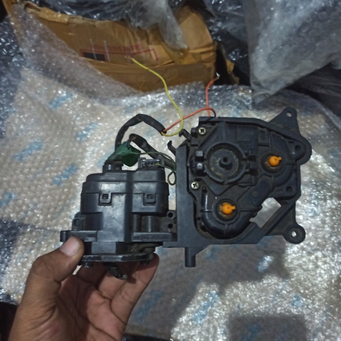 motoran lipat ritreck spion+rangka ford escape kanan tahun 2009-2013 ori