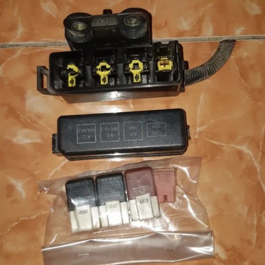 fuse box sikring ac new corolla
