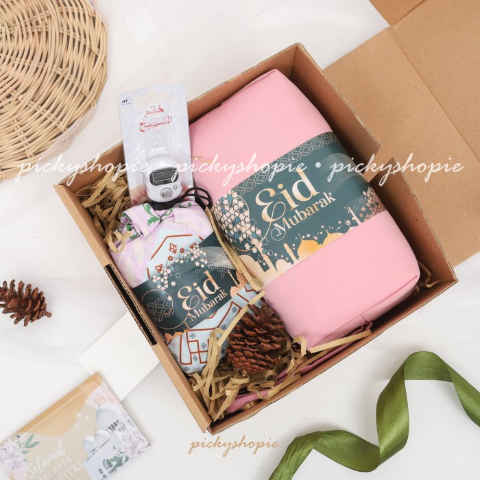 

HAMPERS MUKENAH SAJADAH TASBIH DIGITAL PAKET KADO HADIAH