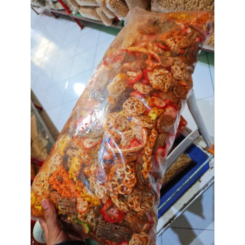 

Camilan kerupuk seblak mix/campur pedas daun jeruk 1kg