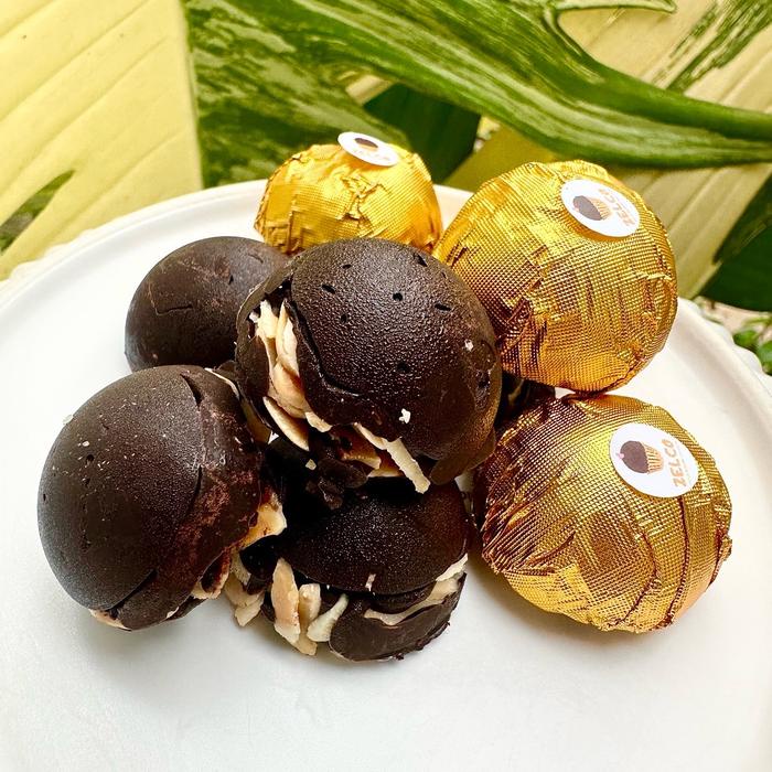 

ZELCO Almond Dark Chocolate Cokelat Hitam dengan kacang Almon premium coklat Cocoa bolabola coklat