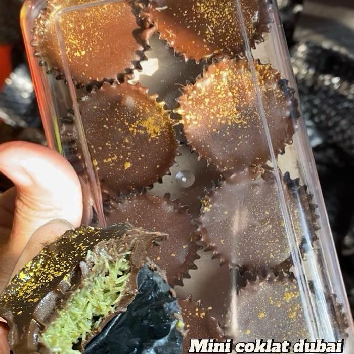 

Coklat dubai isi 16pcs edisi lebaran