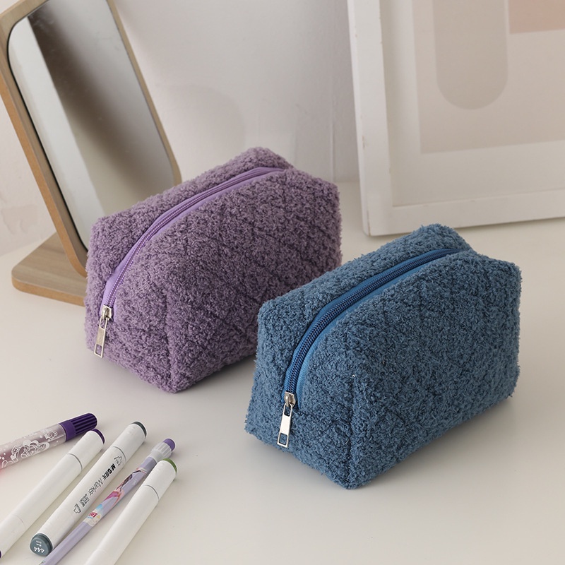

Tepak Sleting / Cosmetic Bag Plush Japanese Simple - 16 x 11 x 10 Cm