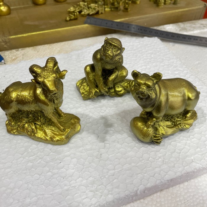 Patung 12Shio Asli Kuningan Hanya Ada Babi Kambing Monyet