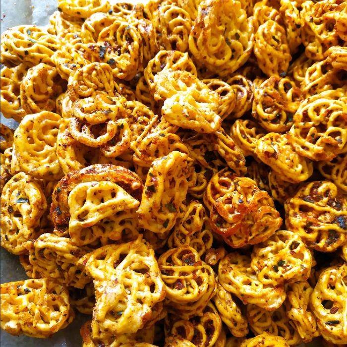 

Seblak Kering Rafael Viral pedas, (1 kg) Cemilan Kering Kerupuk Food Snacks Pedas Snack Makanan