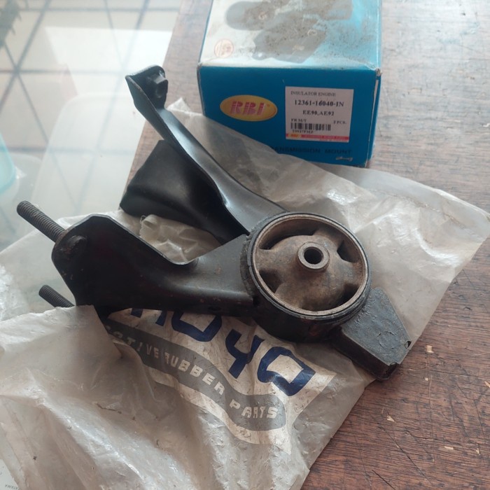 Insulator Engine Mounting Belakang Corona At171 St171 Thailand