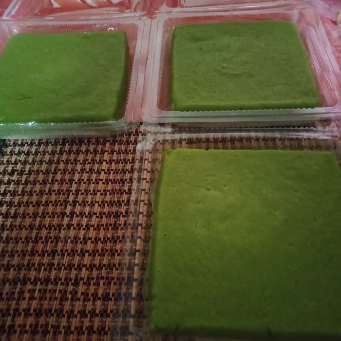 

Kue Ketan Srikaya Pandan 1 loyang 18 x 18