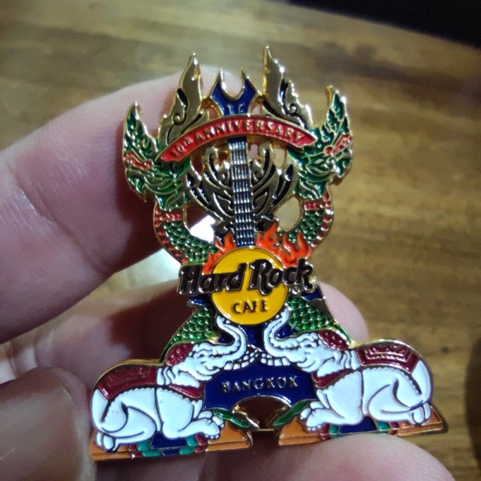pin Hard Rock Cafe BANGKOK guitar with 2 white elephants pin