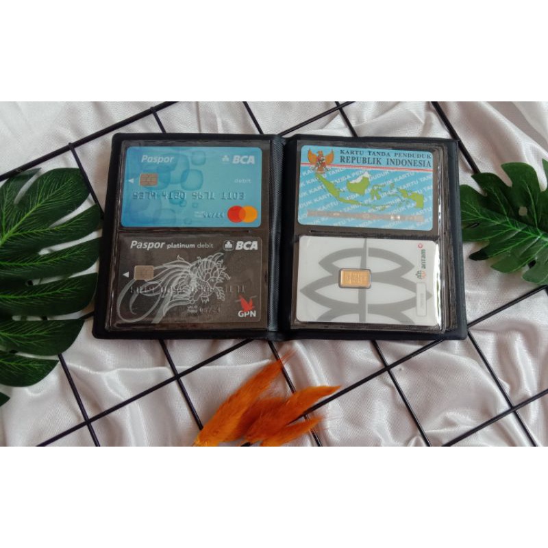 

Album kartu nama 64 slot/name card holder/album atm/album logam mulia/tempat kartu nama