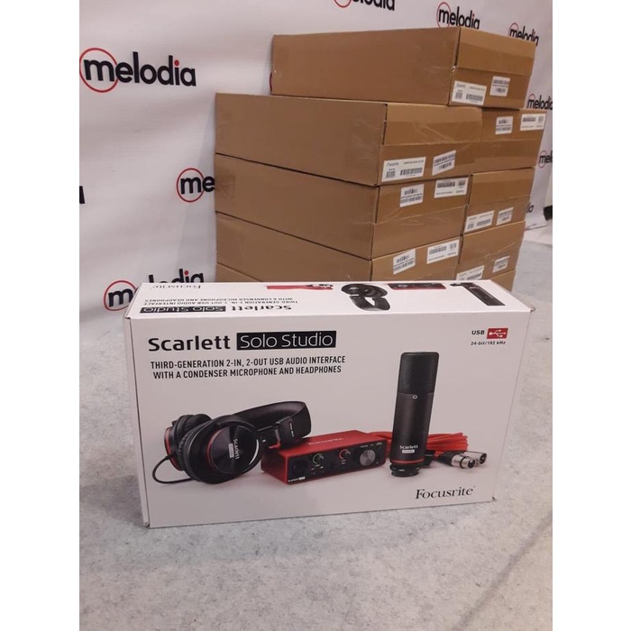 Focusrite Scarlett Solo Studio 3rd Gen, Recording Bundle (Mic + Headphone)