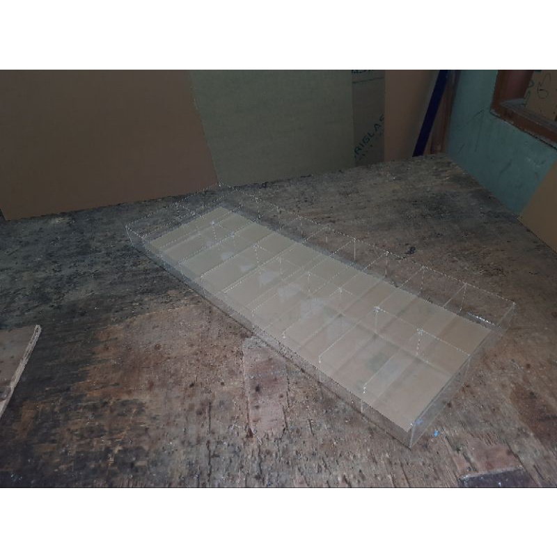 

{{ Display tempat pulpen Acrylic Ready}}