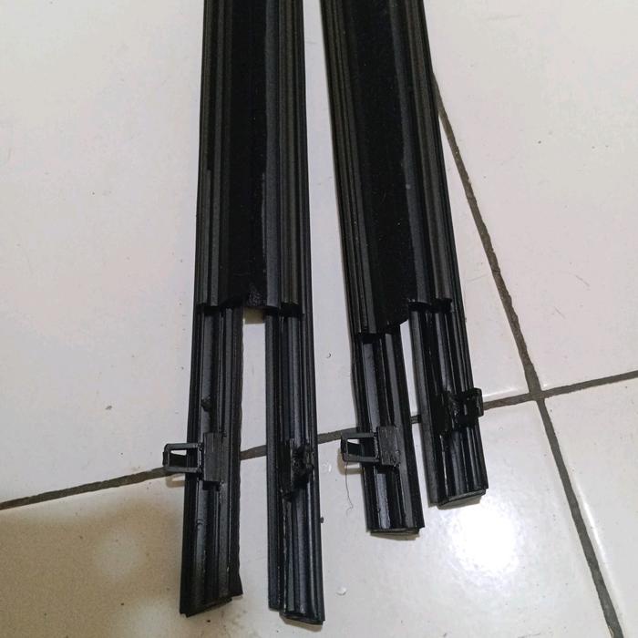 

Promo Karet Pelipit Kaca Luar Water Strip Toyota Avanza-Xenia 2004-2011Hitam 2012-2019 Hitam Packing