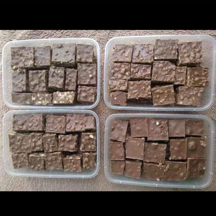 

JTTOP" COKLAT BLOK SILVERQUEEN 250 GR