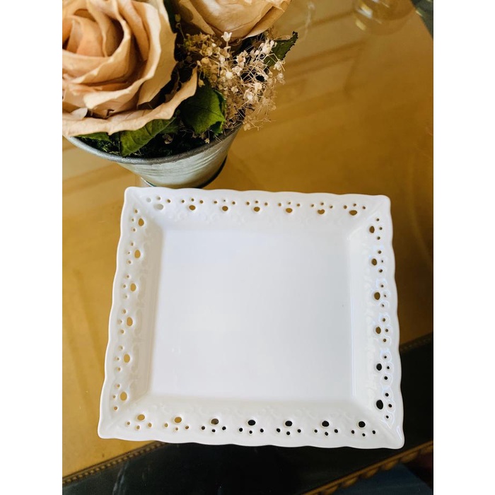 Piring saji kotak/ lace square 15 cm / brand ANNA KIM by SAINT JAMES