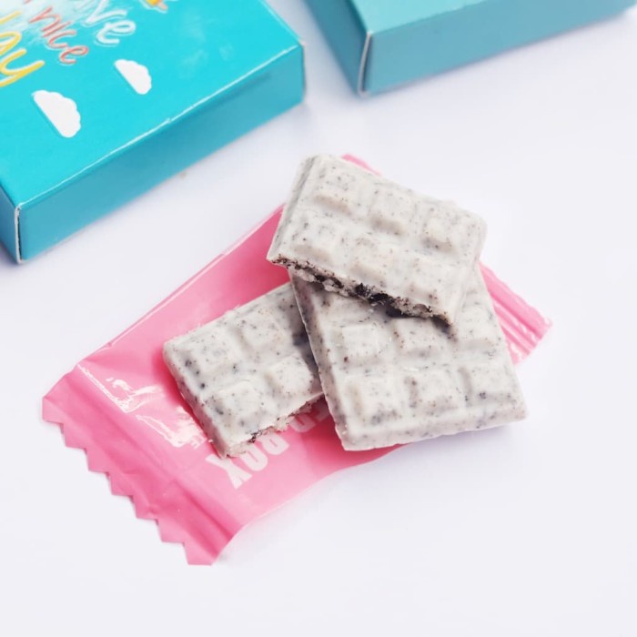 

BARANG TERLARIS Kado Graduation - Letter Box Coklat 3x3