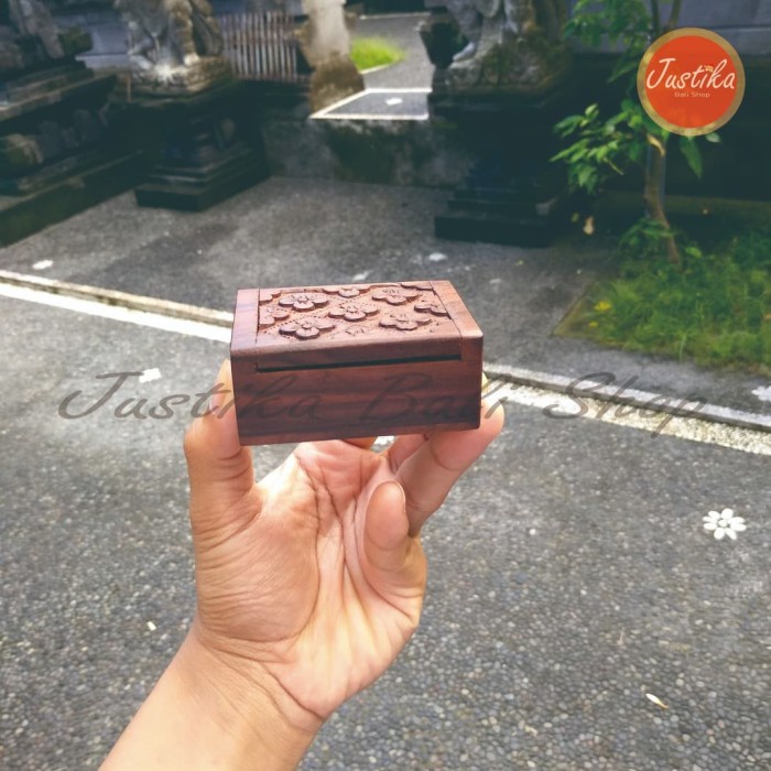 Kotak Kayu Kecil/ Aksess Bali/ Motif Ukiran Bunga/ Bahan Kayu Sona *