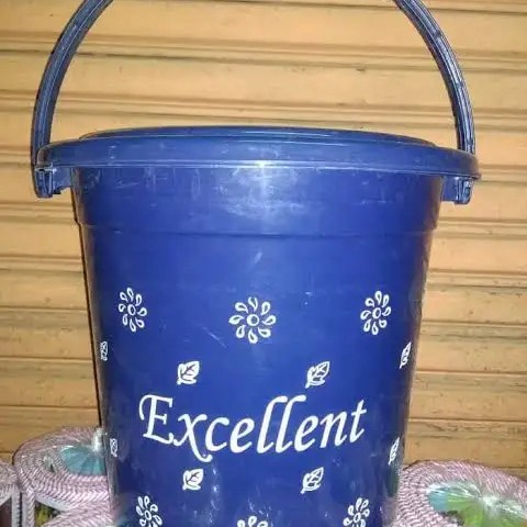 New ember plastik pakai tutup tentengan excellent 4 Galon atau 16 liter Berkualitas