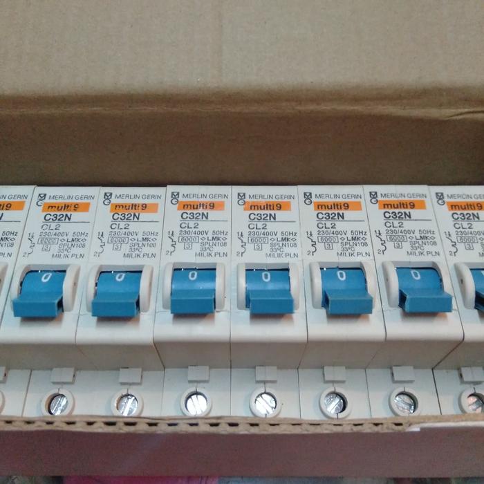 JTTOP" MCB 2A MERLIN GERIN BIRU