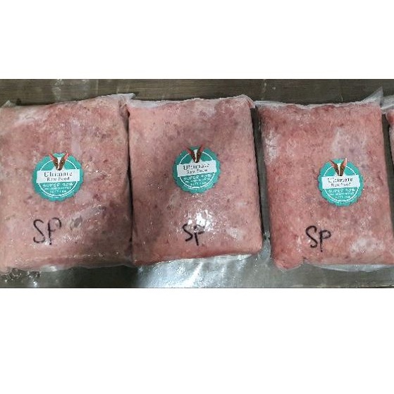 Raw food kualitas super 85% daging ayam. Tulang giling halus. Pakan anjing dan kucing. Puppy dog /