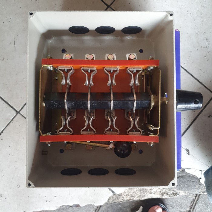 PREMIUM HANDLE / CAM STARTER / OHM SAKLAR SAKELAR GZ 4POLE PISAU 125A 125 A
