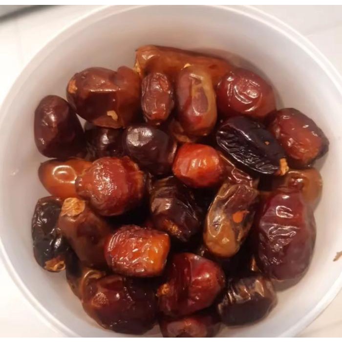 

Lezat- paket ambyar 2 ember Kurma ember Al Qaasem Manis dan legit Camilan Food Kering Cemilan