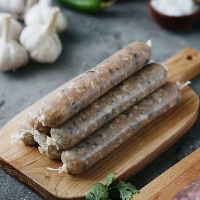 

Lezat- Fresh Chicken Sausage 270g (isi 3)