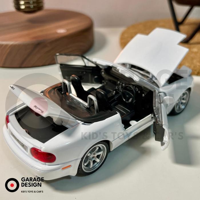 Future Toys - Miniatur Mobil Mazda Miata Mx5 (1990) Skala 1:32 - Terdapat Lampu Dan Suara Pajangan