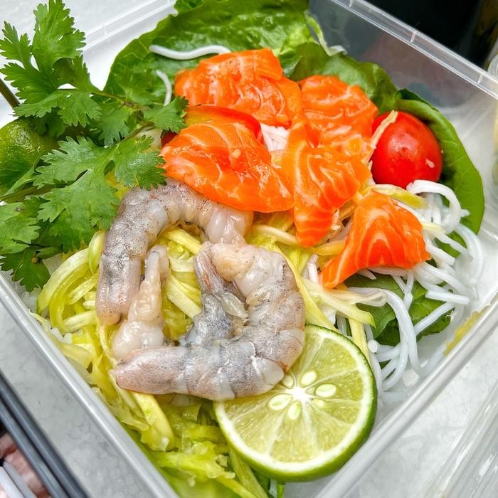 

NewZbgt- Salmon Udang salad thailand quinn kitchen