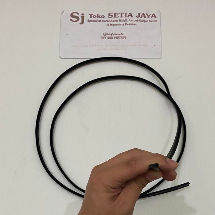 Karet List T Bawah Kaca Depan Mobil Universal
