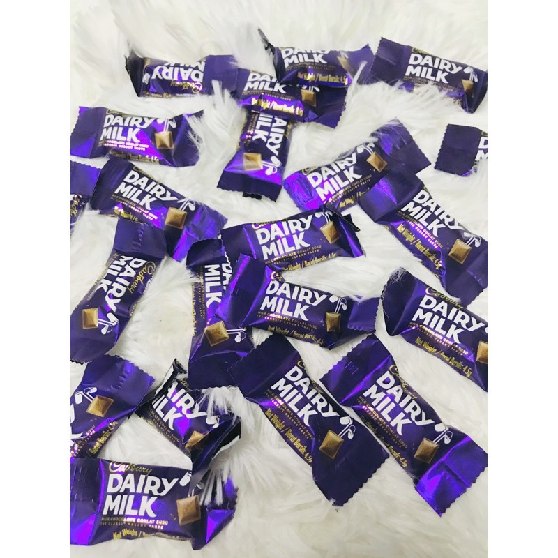 

Dapur Joglo Cadbury Sharebag 81Gr Isi 18 Pcs Malaysia, Cadbury Dairy Milk Sharebag 81 Gram