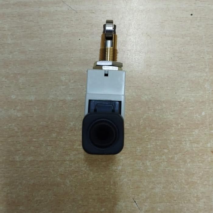 LIMIT SWITCH D4MC 5020 OMRON