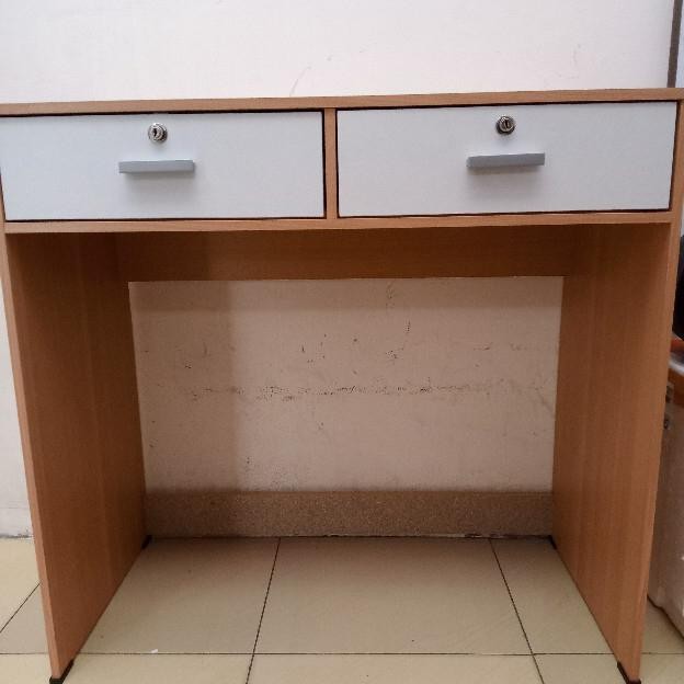 MEJA KERJA PUTIH / MEJA KIOS 2 LACI / ADA KUNCI