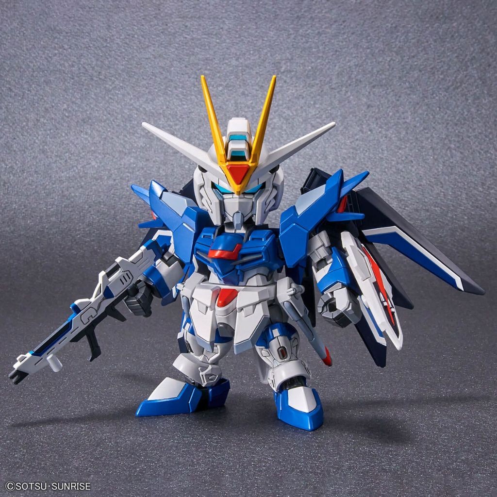 SD EX Standard Rising Freedom Gundam