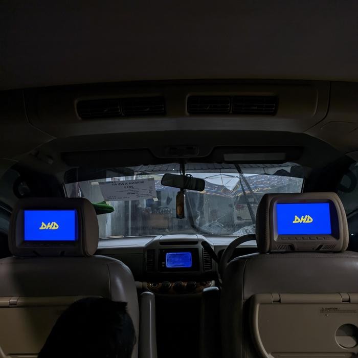 head rest monitor sepasang universal merk DHD