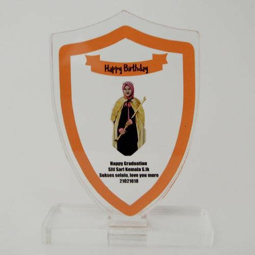 hadiah wisuda, plakat wisuda, kado wisuda, standee wisuda, plakat unik