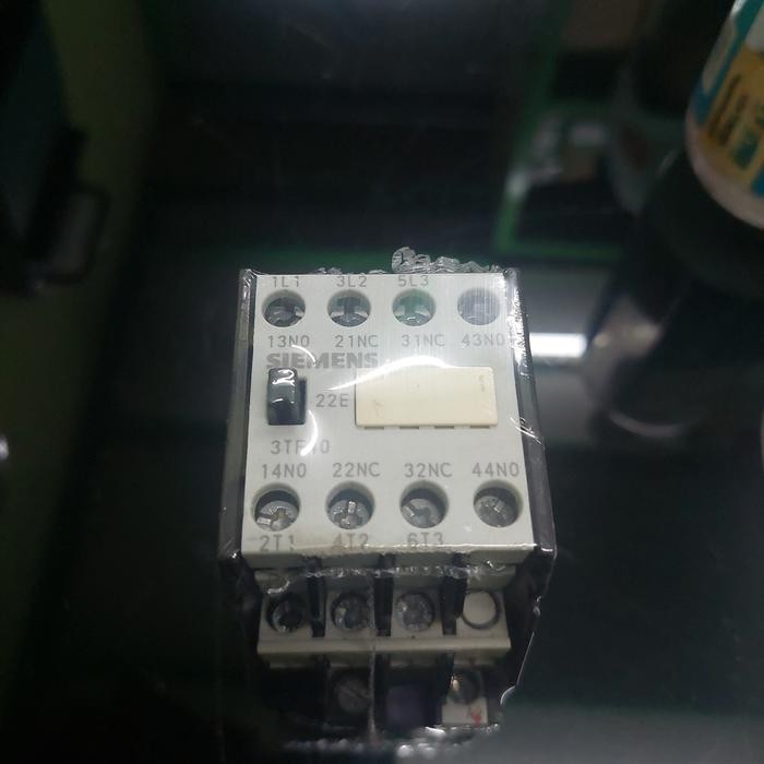 KONTAKTOR 3TF40 22E 20A 24VAC 3P + 2N0-2NC SIEMENS