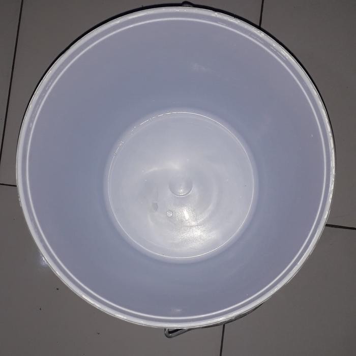 Ember Cat Putih Polos 25 Kg Tempat Sampah 20 Liter