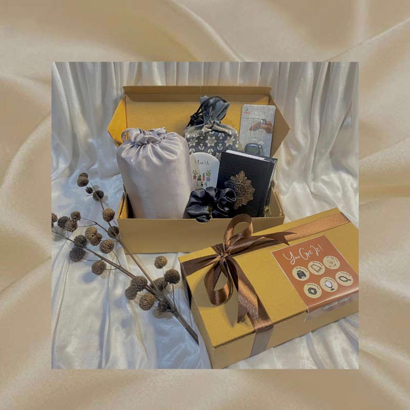 

hot deals hampers / gift box / box hampers / hampers hijab / kotak kado / hamper cewek / hampers