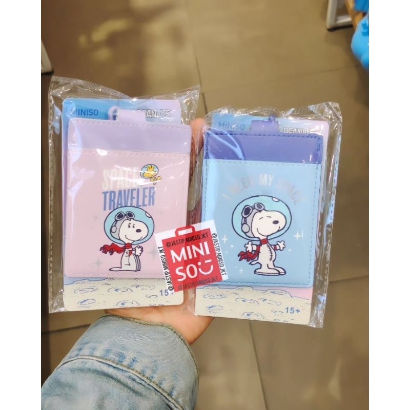 

MINISO Card Holder + Tali Panjang SNOOPY The Little Space Explorer Collection (Purple / Blue)