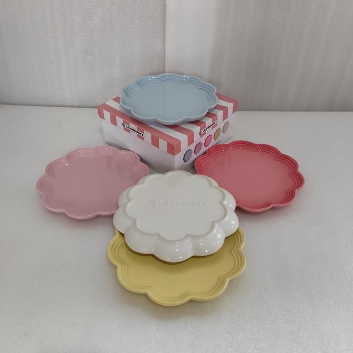 Le Creuset Stoneware Frill Plate Flower Sorbet Collection