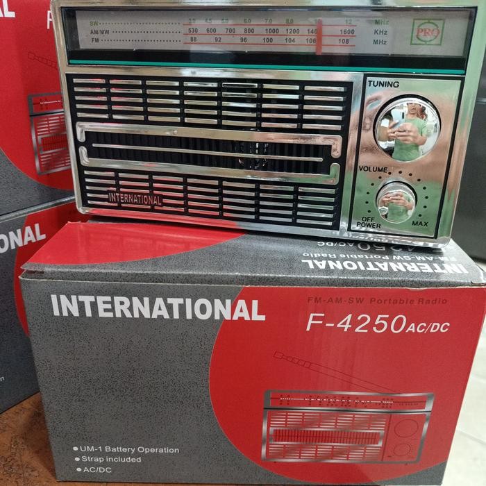 RADIO NATIONAL F-4250 AC/DC ORIGINAL