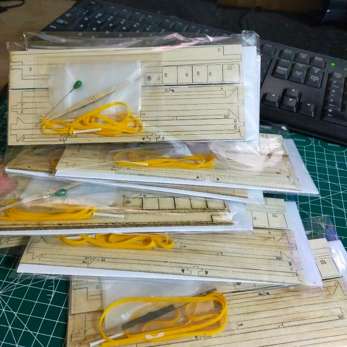 pesawat terbang tenaga karet kit puzzel