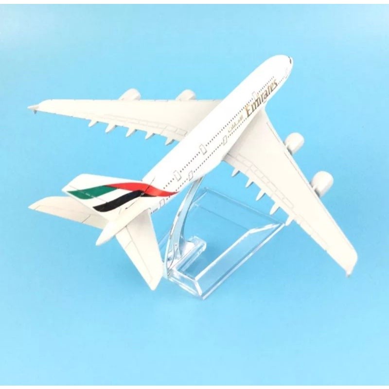 Diecast Pajangan Miniatur Pesawat Emirates Airbus A380