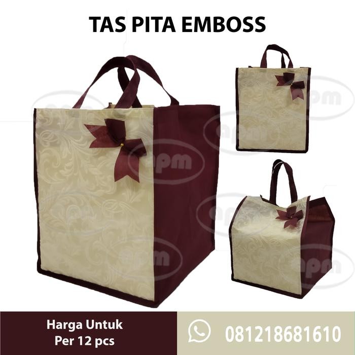 

Happy- Tas Spunbond Pita Emboss Muat 2 Box Ukuran 20x20 cm / 22x22 cm