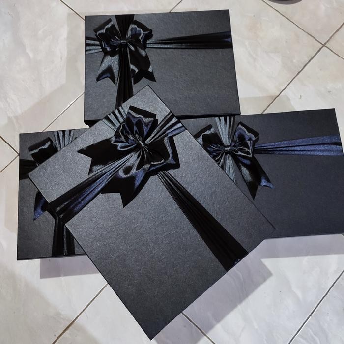 

Pesta- HAMPERS BOX KOTAK KADO HADIAH INCLUDE PITA 2 Kg